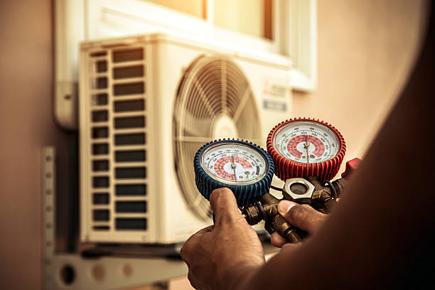 Professional Hvac technician working in Summerville, SC